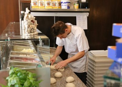 Handarbeit in Ihrem Restaurant Antica Osteria in München